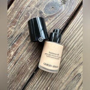Armani Luminous Silk perfect glow foundation 5.9 (medium w/neutral undertone)
